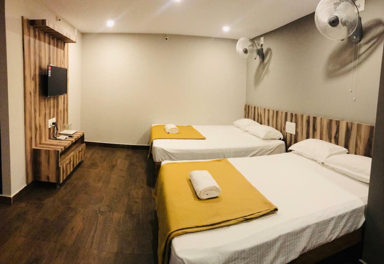 Sharada Residency Hotel Somvārpet Eksteriør billede
