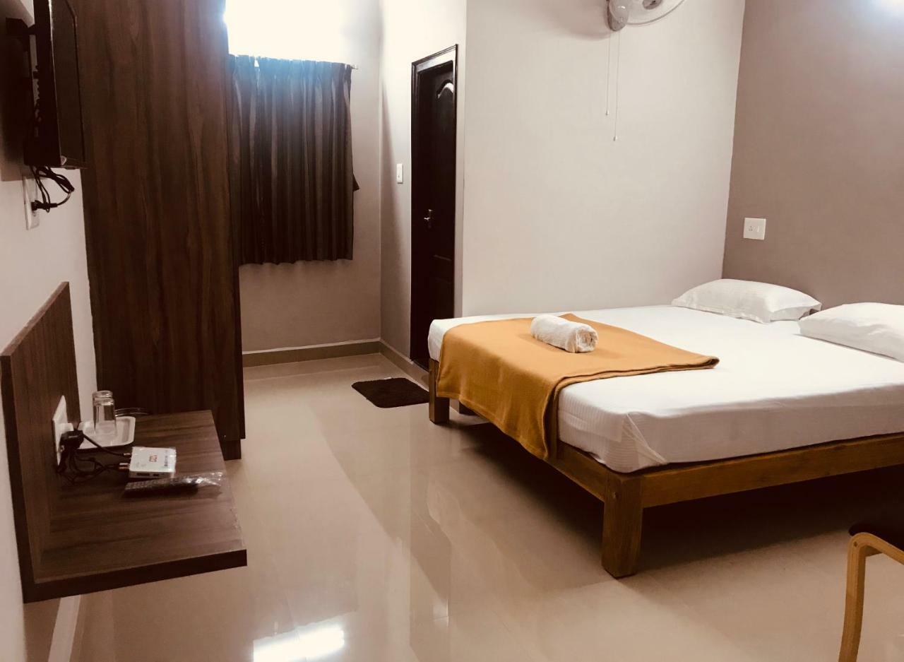 Sharada Residency Hotel Somvārpet Eksteriør billede