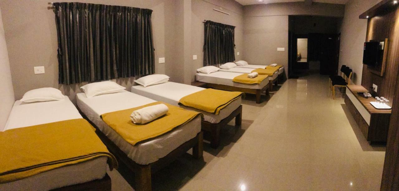 Sharada Residency Hotel Somvārpet Eksteriør billede