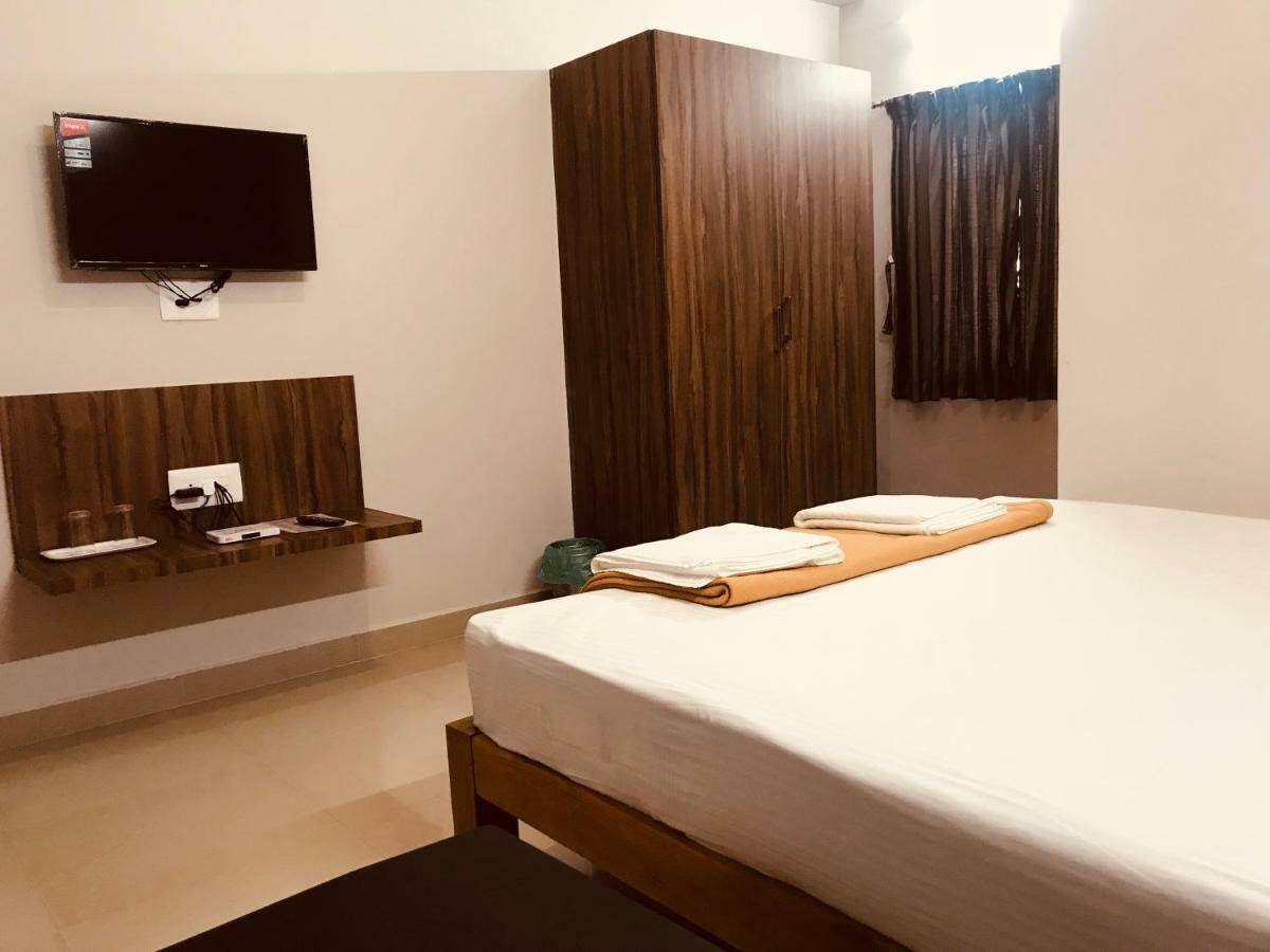 Sharada Residency Hotel Somvārpet Eksteriør billede