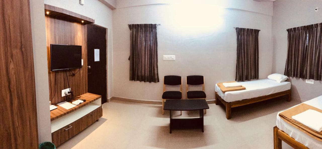 Sharada Residency Hotel Somvārpet Eksteriør billede