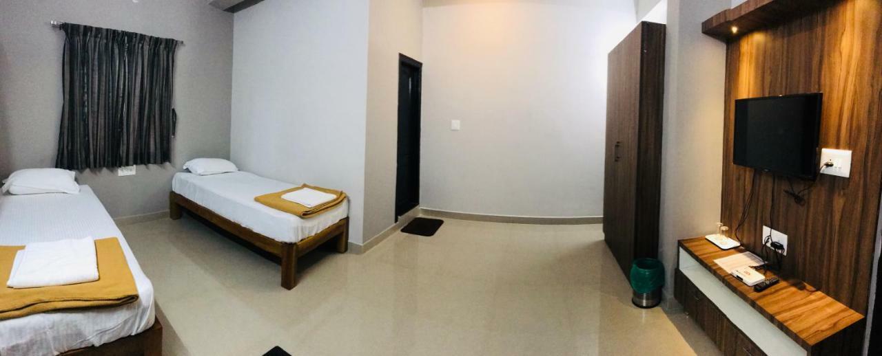Sharada Residency Hotel Somvārpet Eksteriør billede